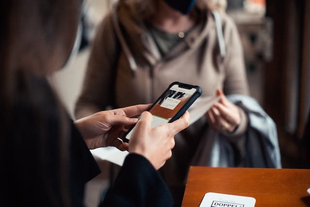 Using automated communication to improve customer experience in hotels